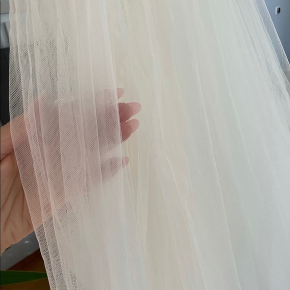 Essence of Australia A line wedding drss sz 4, includes long veil&removable belt - Picture 11 of 11